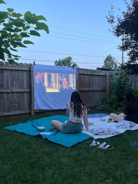 movie night, picnic, projector, movie aesthetic, sumemr nights aesthetic Movie Picnic, Summer Movie Night, Summer Movie, Outdoor Movie, Northern Italy, Summer Adventures, Aesthetic Movies, Summer Bucket Lists, Night Aesthetic