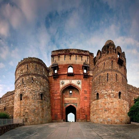 Purana Qila, or Dinpanah, the sixth city of Delhi, was built by Humayun on the site of Indraprastha, the first city of Delhi. However, the credit for the expansion and extension of Dinpanah all the way to Firoz Shah Kotla goes to the Afghan ruler Sher Shah Suri. The name Dinpanah, which translates to ‘world-refuge’, was later changed to Shergarh by Sher Shah when he took over the throne of Delhi. The walls of the fort have three major gateways, all surrounded by moats fed by the Yamuna River. Sher Shah Suri, Purana Qila, Yamuna River, Blue Texture Background, Mughal Architecture, House Arch Design, Old Fort, Space Place, The Fort