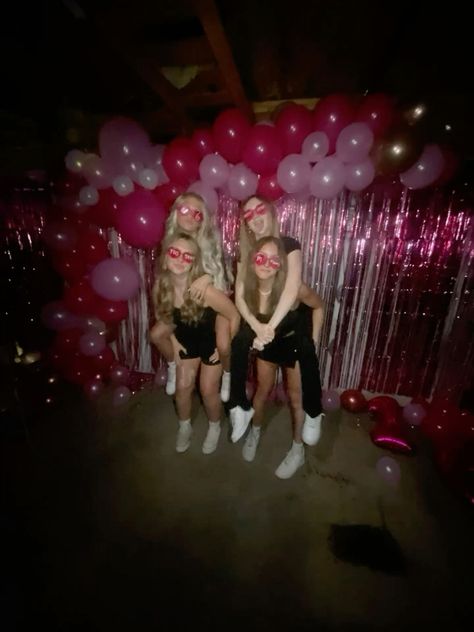 14th Birthday Party Ideas February, Cute Bday Party Themes, Games To Play At A 14th Birthday Party, Dresscode Ideas Party, 13 Birthday Inspo Pics, Photo Booth At Party, Sweet 16 With Friends, Random Party Ideas, What To Do At Your Birthday Party