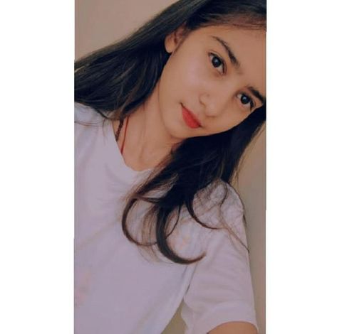 ᴄᴜᴛᴇ ɢɪʀʟs ᴅᴘᴢ, ɢɪʀʟs ᴅᴘ, ɢɪʀʟs Gals Photos, Yearbook Photos, Girl Crush Fashion, Simple Girl, Girls Dp, Girls Dpz, Yearbook, Girly Photography, Stylish Girl