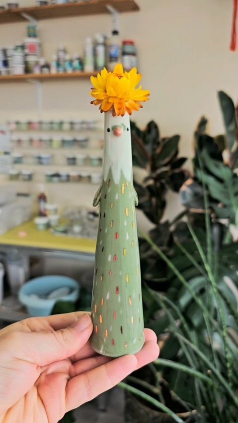 Sandra Apperloo | Hi everyone! I have opened up a few new spots for my tall Pup vase pre-orders 🐶 They are 100% handmade, come in 4 different colors, and… | Instagram Ceramic Vase Ideas, Ceramics Vases, Slab Vase, Pottery Unique, Pottery Cat, Air Clay, Slab Ceramics, Pottery Handbuilding, Handmade Ceramics Vase