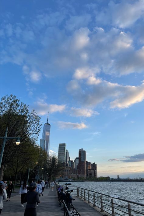 West Side Highway Nyc, West Side New York, Nyc Running, Running Nyc, Ny Life, Nyc Instagram, New York Summer, Nyc Summer, Manhattan Skyline