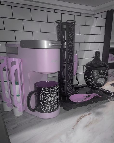 Kawaii Goth Furniture, Gothic Rooms, Goth Houses, Goth Kitchen, Gothic Kitchen, Doll Kitchen, Dark Home Decor, Future Apartment Decor, Goth Home