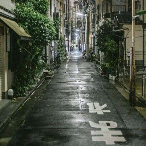 Rainy Day Green Aesthetic, Rain In Japan Aesthetic, Dark City Core Aesthetic Japan, Japanese Rain Aesthetic, Asiancore Aesthetic, Rainy Tokyo Aesthetic, Rainy Japan Aesthetic, Dark Citycore Aesthetic Japan, Tokyo Rain Aesthetic