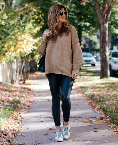 10 Leather Legging Looks For Fall Outfit With Leather Leggings, Leather Leggings Outfit Winter, Casual Leggings Outfit, Style Leather Leggings, Leather Leggings Look, Leggings Outfit Winter, Leggings Outfit Fall, Leggings Outfit Casual, Leather Leggings Outfit