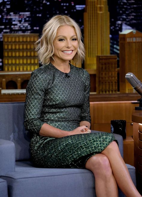 Kelly Ripa Hair, Shaved Head Designs, Celebrity Short Hair, Hair 2022, Keyshia Cole, Kelly Ripa, On Live, Celebrity Tattoos, Jimmy Fallon