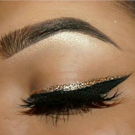 Makeup 2024, Gold Eyeliner, Eyeliner Tips, Eyeliner Color, Wedding Makeup For Brown Eyes, Prom Eye Makeup, Glitter Eyeliner, Pinterest Makeup, Elegant Makeup