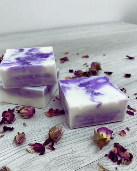 Purple Soap, Lavender Soap, Lovely Lavender, Peaches Cream, Soap Base, Soap Recipes, Lavender Essential Oil, Home Made Soap, Soap Making