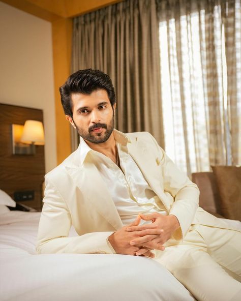 Vijay Deverkonda, South Actors, Actor Vijay, White Pantsuit, New Avatar, Vijay Deverakonda, Cute Love Photos, Vijay Devarakonda, Anupama Parameswaran