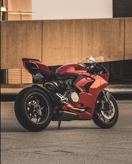 Ducati Panigale V2 Wallpaper, Ducati Aesthetic, Ducati Wallpaper, Bike Ducati, Kawasaki Motorcycles Sport Bikes, Ducati Panigale V2, Kawasaki Ninja H2r, Ducati 1299, Ducati Motorbike