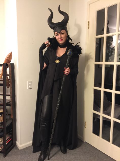 2016 Maleficent Costume. Loved being her for a night Maleficent Costume Diy Plus Size, Maleficent Outfit Ideas, Maleficent Costume Diy Outfit, Maleficent Inspired Outfits, Maleficent Costume Diy, Sewing Patterns Free Women, Maleficent Costume, Ren Fair, Halloween Costumes Makeup