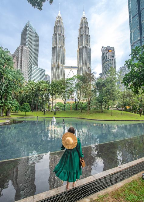 Kuala Lumpur Instagrammable, Malaysia Trip Outfit Ideas, Kuala Lumpur Photoshoot, Batu Caves Outfit, Kuala Lumpur Outfit Ideas, Malasia Kuala Lumpur, Malaysia Travel Outfit, Kuala Lumpur Photo Ideas, Malaysia Photo Ideas