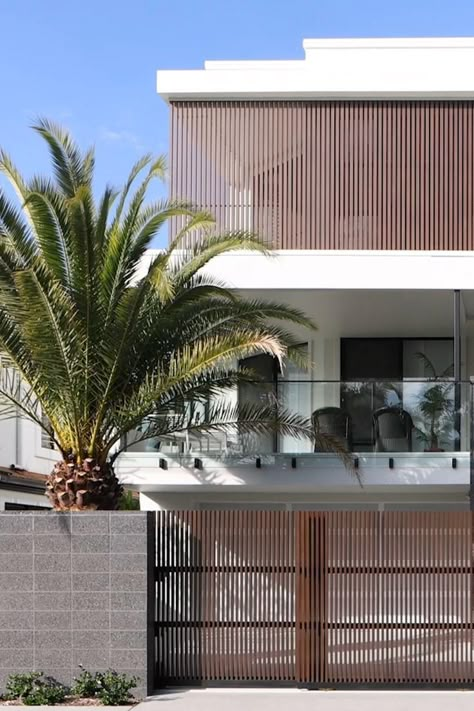 Wood-look aluminium battens by Knotwood. [Video] | House gate design, House fence design, Modern house facades House Of The Future, Gate Designs Modern, House Main Gates Design, House Fence Design, Entrance Gates Design, Front Gate Design, Main Gate Design, Door Gate Design, Modern House Facades