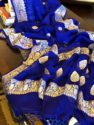 Blue Banarasi Saree, Royal Blue Saree, Saree Blue, Weaving Fabric, Banarsi Saree, Handloom Weaving, Saree Designer, Pure Chiffon, Blue Saree