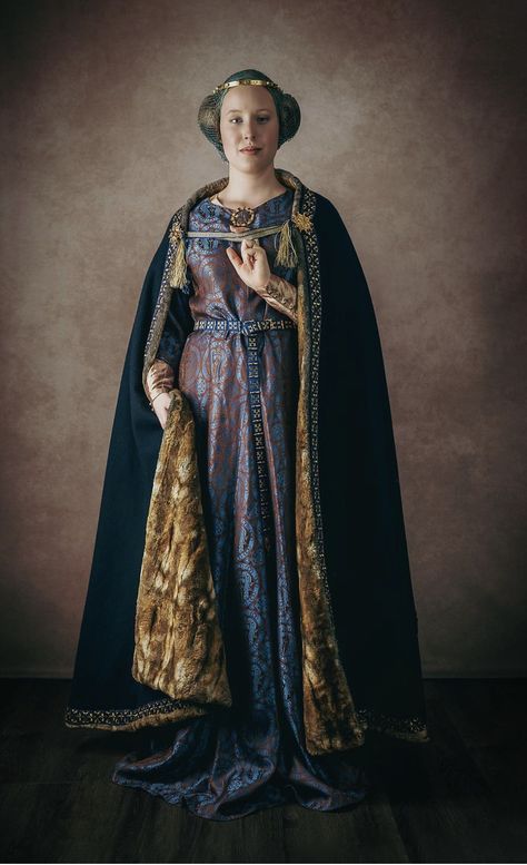 12th Century Clothing Women, 13th Century Fashion, 12th Century Clothing, 13th Century Clothing, 1400s Fashion, Medieval Garb, Century Dress, Queen Costume, Medieval Costume