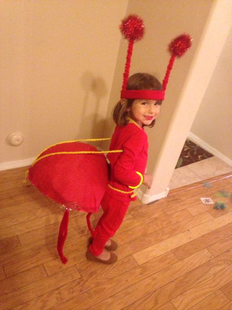 DIY costume red ant Ant Costume Diy, Ant Costume, Red Ant, School Play, Kids Dress Up, Diy Cans, Diy Hacks, Diy Costumes, Ants