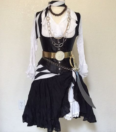 Pirate Halloween Costume, Sister Costumes, Rwby Oc, Fair Outfit, Ren Faire Outfits, Pirate Dress, Adult Dress, Female Pirate Costume, Lady Pirate