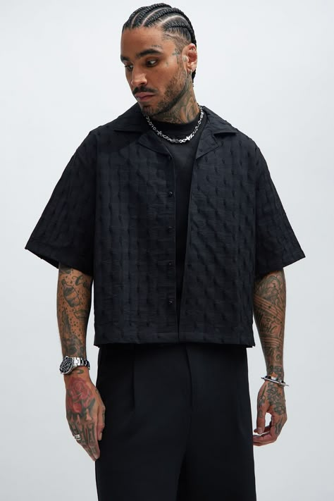 Tailored Streetwear, Box Shirts, Black Shirt Outfit Men, Boxy Shirt, Fashion D, Mens Fashion Inspiration, Cropped Shirt, Fashion Inspiration Design, Mens Casual Outfits