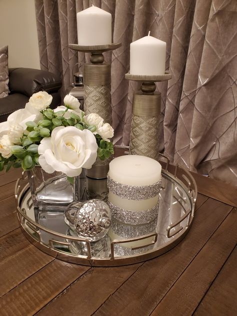 Center Piece For Dining Table, Dining Table Decor Centerpiece, Long Dining Room Tables, Elegant Table Decorations, Rectangle Kitchen Table, Center Table Decor, Round Center Table, Centrepiece Ideas, Gray Living Room Design