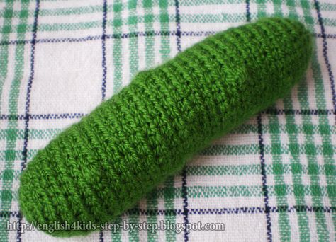 crochet cucumber Crochet Cucumber, Knit Food, Amigurumi Fruit, Crocheted Food, Crochet Vegetables, Crochet Fruit, Food Patterns, Crochet Food, Crochet Things