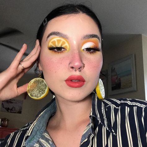 Orange Fruit Makeup, Fruit Makeup Looks, Lemon Makeup, Fruit Makeup, Latin Makeup, Lemon Eyes, Makeup Karakter, Lemon Earrings, Orange Makeup