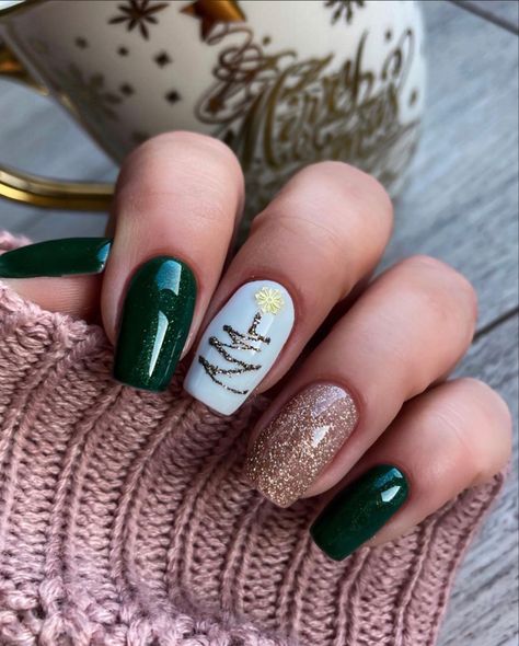 Tree Nails, Christmas Gel Nails, Christmas Nails Acrylic, Festival Nails, Dipped Nails, Xmas Nails, Dream Nails, Chic Nails, Christmas Nail