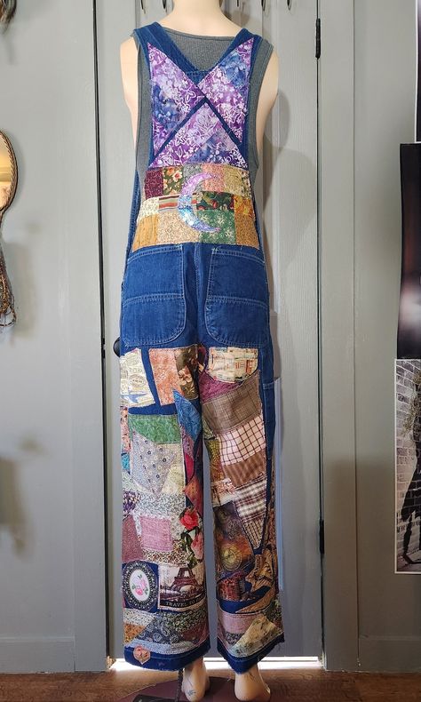 I added more patches on top of patches and secured them down with the zigzag stitch that will lessen fraying and still have the distressed look.  Patched and distressed bib overall jeans. Vintage and new fabrics, with quilt blocks were used for the patchwork with denim peace sign patch. (I have tons of vintage fabric from my quilting days in the 70s) When washing turn the bibs inside out. The waist measures 33" and wherever you have the adjustable straps at would determine where on the torso the waist will be. The length is 28" but I could add more denim material to make them longer. Message me and we can talk about it! If you would like further work done on the jeans now or in the future please contact me. The jeans are used and have been washed before I worked on them and after.  Liberty Bell Bottom Jeans 70s, Jeans With Patches, 70s Clothes, Overall Jeans, Womens Overalls, Patched Denim, Zigzag Stitch, Fabric Stars, Bottom Jeans