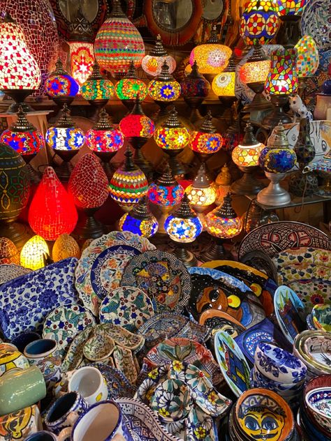 Khan Al Khalili Cairo Egypt, Khan Al Khalili, Egyptian Culture Aesthetic, Egypt Bazaar, Khan El Khalili Egypt, Aesthetic Ramadan Mubarak, Cairo Egypt Aesthetic, Marrakech House, Aesthetic Egypt