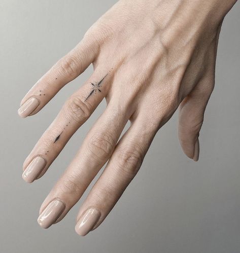 Hand Poke Tattoo, Ephemeral Tattoo, Mandela Tattoo, Small Finger Tattoos, Hand And Finger Tattoos, Finger Tattoo Designs, Hand Poked Tattoo, Instagram Jewelry, Small Hand Tattoos