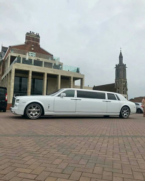 Rolls Royce limo Rolls Royce Limo, Rolls Royce Limousine, Rolls Royce Wallpaper, Luxury Cars Rolls Royce, Valet Parking, Bar Interior, Royce, Rolls Royce, Bling Bling