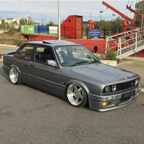 Awesome E30 BMW 325I, Visit also our website for E30 videos! Bmw E30 Touring, Bmw E30 325, E30 Bmw, Rolls Royce Motor Cars, Bmw 325, Bmw E30 M3, Turbo Engine, Bmw Classic Cars, Drifting Cars