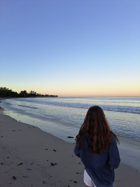 Beach Morning Photoshoot, Morning Beach Photoshoot, Early Morning Beach Aesthetic, Early Morning Walks Aesthetic, Beach Morning Aesthetic, Early Mornings Aesthetic, Morning Beach Pictures, Early Riser Aesthetic, Morning Swim Aesthetic