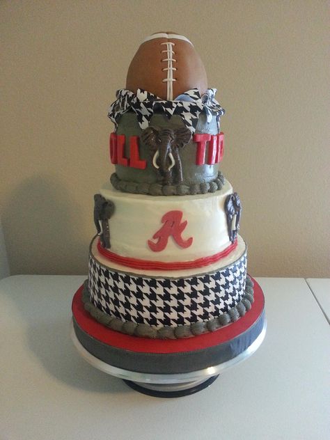 University of Alabama Birthday cake Alabama Birthday Cakes, Football Cakes For Boys, Alabama Cake, Football Cake Decorations, Alabama Cakes, Cake Football, Birthday Cake Pictures, Football Cake, Football Birthday