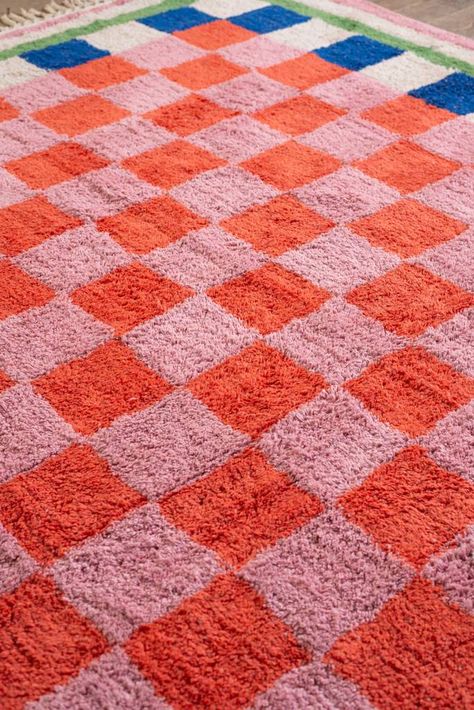 Lizzie is all about colours. The pink and red chequered centre is bordered by blue, white, pink and green. This rug has been made using recycled cotton fabric, tufted for that gorgeous texture. Each end of the rug is finished with a knotted fringe. Beautiful Lizzie will brighten any room and is available in three different sizes to best fit your space. Fabric Pom Poms, Ian Snow, Large Living Room Rugs, Colourful Living Room Decor, Knotted Fringe, Indian Tapestry, Extra Large Rugs, Colourful Living Room, Red Checkered