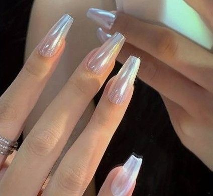 Holographic Pearl Nails, Nails With Powder Glitter, White Nails Pearl Effect, Silver Chrome Glitter Nails, Nail Ideas Holographic, Opal Nails Square, Mermaid Crome Nails, Reflective Acrylic Nails, White Reflective Nails