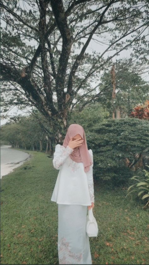 Perempuan Malaysia, Hijab Pfp, Ootd Raya, Malay Girl, Earth Girl, Ootd Hijab Style, Muslimah Outfit, Ootd Aesthetic, Flower Wallpapers