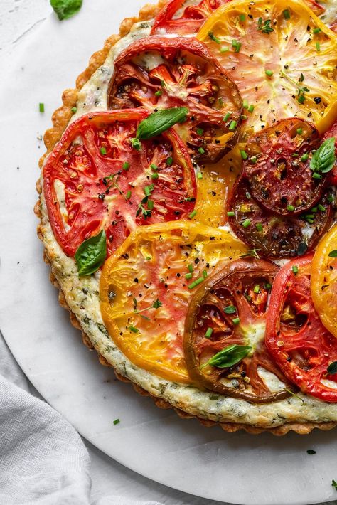 Tomato Tarte, Heirloom Tomato Tart, Summer Pie Recipes, Heirloom Tomato Salad, Tomato Tart, Tomato Pie, Savory Tart, Heirloom Tomato, Heirloom Tomatoes