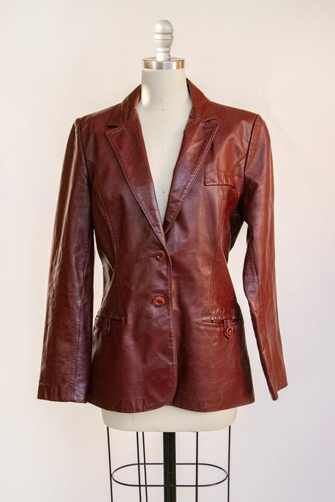 Ladies Leather Jacket, Leather Clothes, Vintage Levis Jeans, Blazer Style, Fuzzy Sweater, Leather Outfit, Blazer Fashion, Leather Jackets Women, Notched Collar