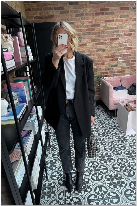 Black Blazer Outfit Ideas, Outfit Minimalista, Blazer Outfit Ideas, Black Blazer Outfit, Blazer Outfits Casual, Out Outfits, Blazer Outfits For Women, Estilo Indie, Jeans Outfit Women