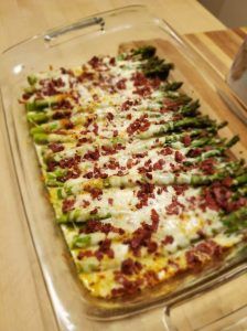 Cheesy Asparagus Casserole, Asparagus Casserole Recipes, Cheesy Asparagus, Asparagus Casserole, Asparagus Bacon, Keto Sides, Baked Asparagus, Asparagus Recipes, Fresh Asparagus