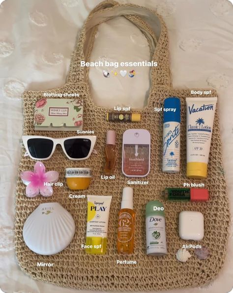 Holiday Bag Essentials, Bags For Beach Summer, Holiday Bag Packing, Summer Vacation List Packing, Beach List Packing Vacations, Trip List Packing Summer, Essentials To Pack For A Trip, 1 Week Vacation Packing List Summer, Vacation List Packing Beach