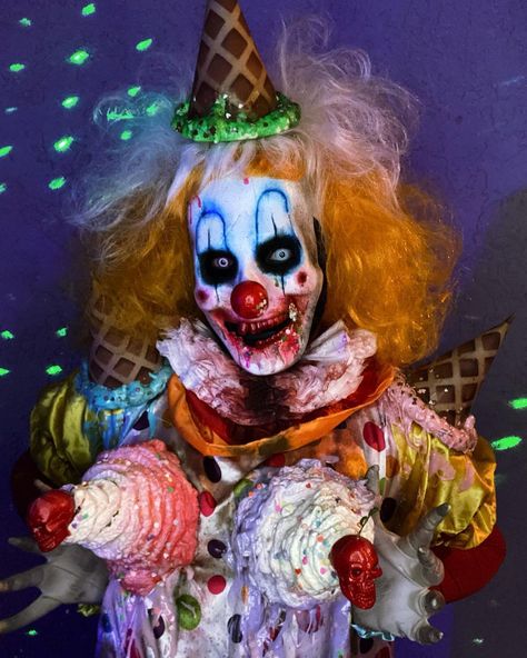 Formelda Hyde, Horror Drag, Creepy Clown Makeup, Midnight Circus, Circus Toy, Creepy Clowns, Horror Photography, Haunted House Ideas, Don't Be Scared