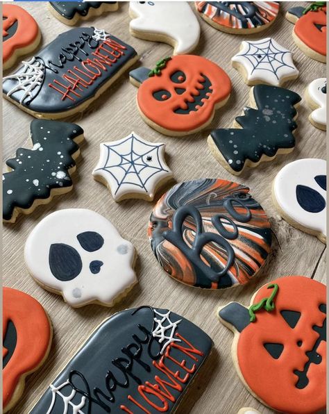 Coffin Cookies Decorated, Halloween Cookie Sticks, Halloween Sugar Cookie Ideas, Skull Cookies Decorated, Halloween Iced Cookies, Halloween Birthday Cookies, Elsa Cookies, Halloween Cookies Royal Icing, Skull Sugar Cookies