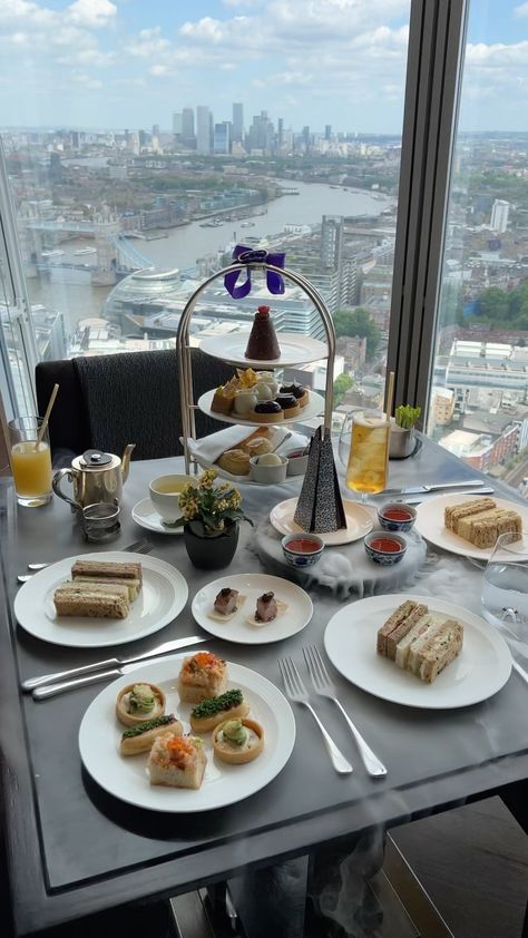 southbankfoodie on Instagram: Is this London’s most iconic tea? 🇬🇧 (with a little plea below!) 🥰 [AD - PR Invite] @shangrilalondon clearly has some of London’s most… Brunch In London, Claridges London, London Afternoon Tea, London Lunch, London Breakfast, Tea In London, Afternoon Tea London, London Tea, Palace London