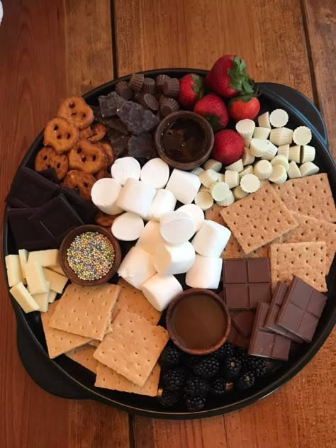 S’mores Platter, Smores Platter, Winter Platter, Smores Board, Chocolate Platter, Pistachio Bark, Fun Food Ideas, Smores Dessert, Dessert Platter