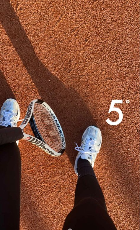 Tenis Aesthetic, Sporty Hijab, Tennis Girl Aesthetic, Photos Ideas Instagram, Creative Pics, Life Is Golden, Tennis Aesthetic, Tennis Girl, Tennis Life