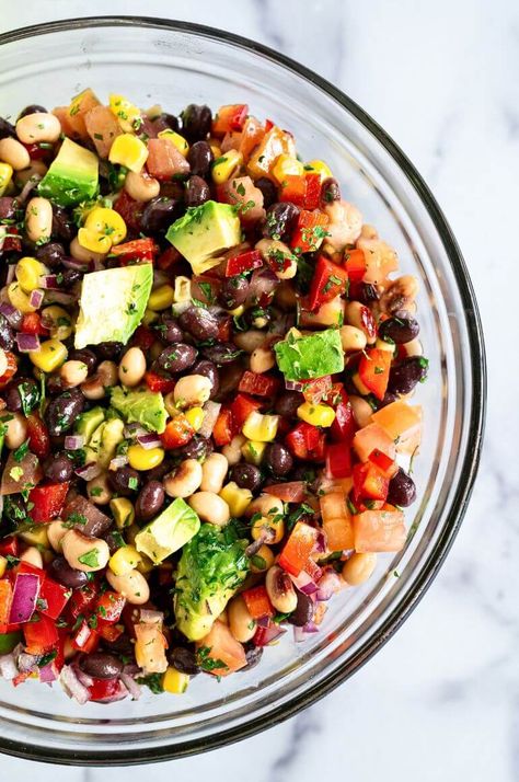 Simple & Fresh Cowboy Caviar - Yummy and fully Cowboy Caviar Avocado, Cowboy Coleslaw, Composed Salads, Easy Cowboy Caviar, Salad Dip, Holiday Potluck, Cooking Thanksgiving Dinner, Beans And Corn, Thanksgiving Food Sides