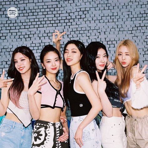 #itzy #kpop Itzy Spotify, Top 5 Songs, Best Kpop, Kpop Girl Groups, K Idols, Pop Group, South Korean Girls, Seoul, Kpop Girls