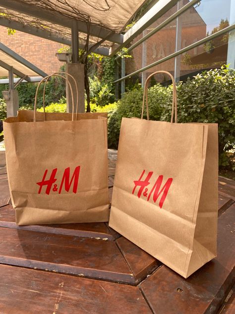 Hm Aesthetic, H&m Shopping, Shopping Bag Design, Princess Vibes, Clothing Store Design, H&m Fashion, Roly Poly, Cats Eye, Advertising Poster