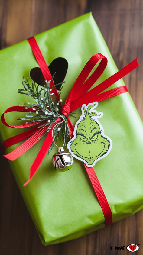 21 Creative Christmas Gift Wrapping Ideas to Make Your Presents Pop - I Luve It 2024 Gift Wrapping Ideas, Grinch Themed Wrapping, Wrapping Paper Gift Idea, Grinch Present Wrapping, Xmas Gift Packaging Ideas, Elf Wrapping Presents, Gift Cards Ideas For Christmas, Modern Christmas Wrapping Ideas, Grinch Wrapped Presents